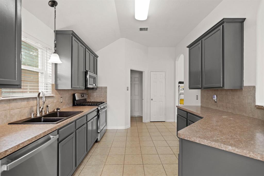 4603 Cedar Hill Drive, Pearland, Texas image 19