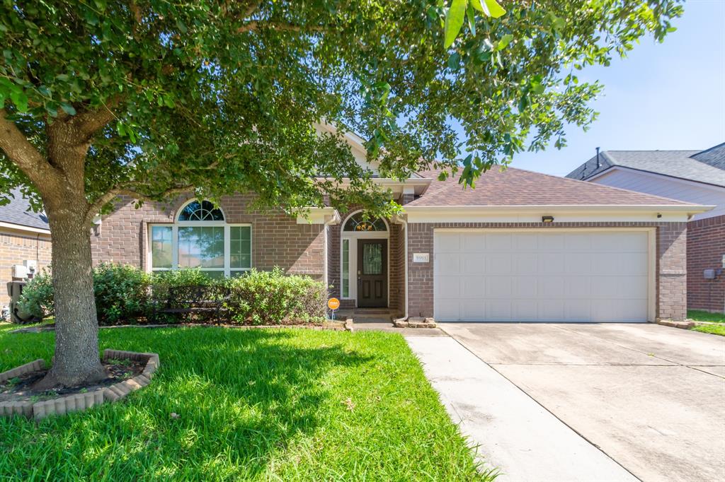 5911 Annatto Drive, Baytown, Texas image 1