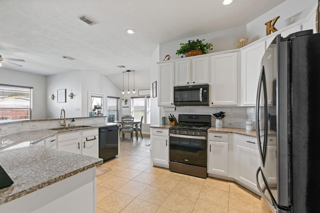 8222 Groveland Hills Drive, Cypress, Texas image 14