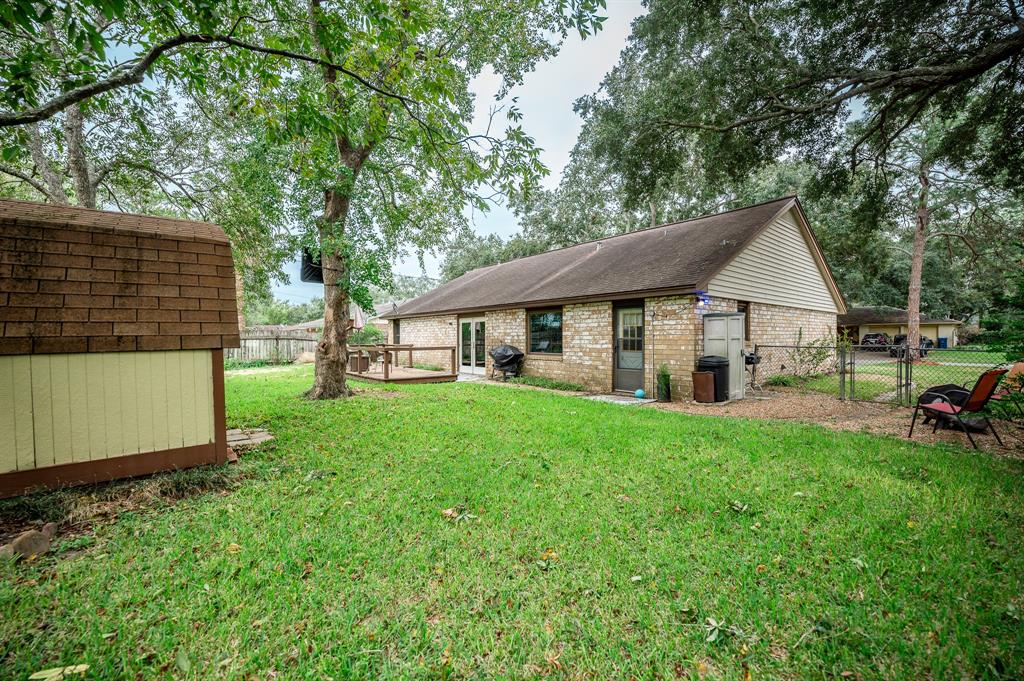 2013 Candlewood Drive, Bay City, Texas image 13