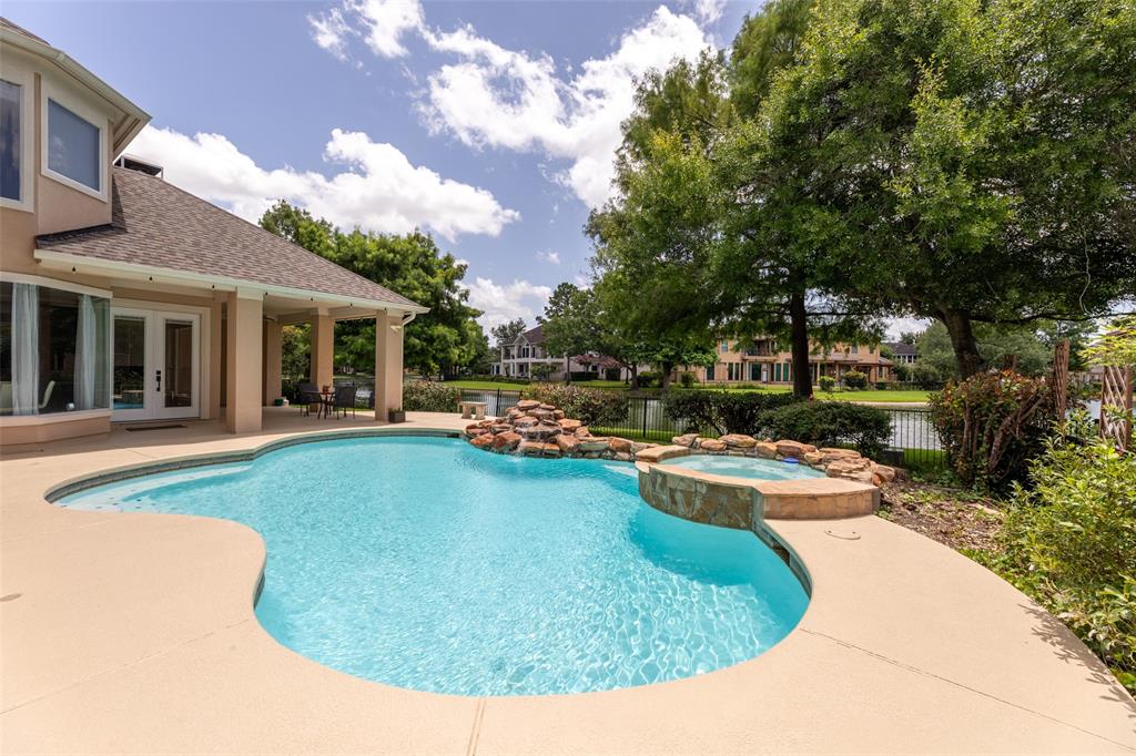 42 LAKE MIST Drive