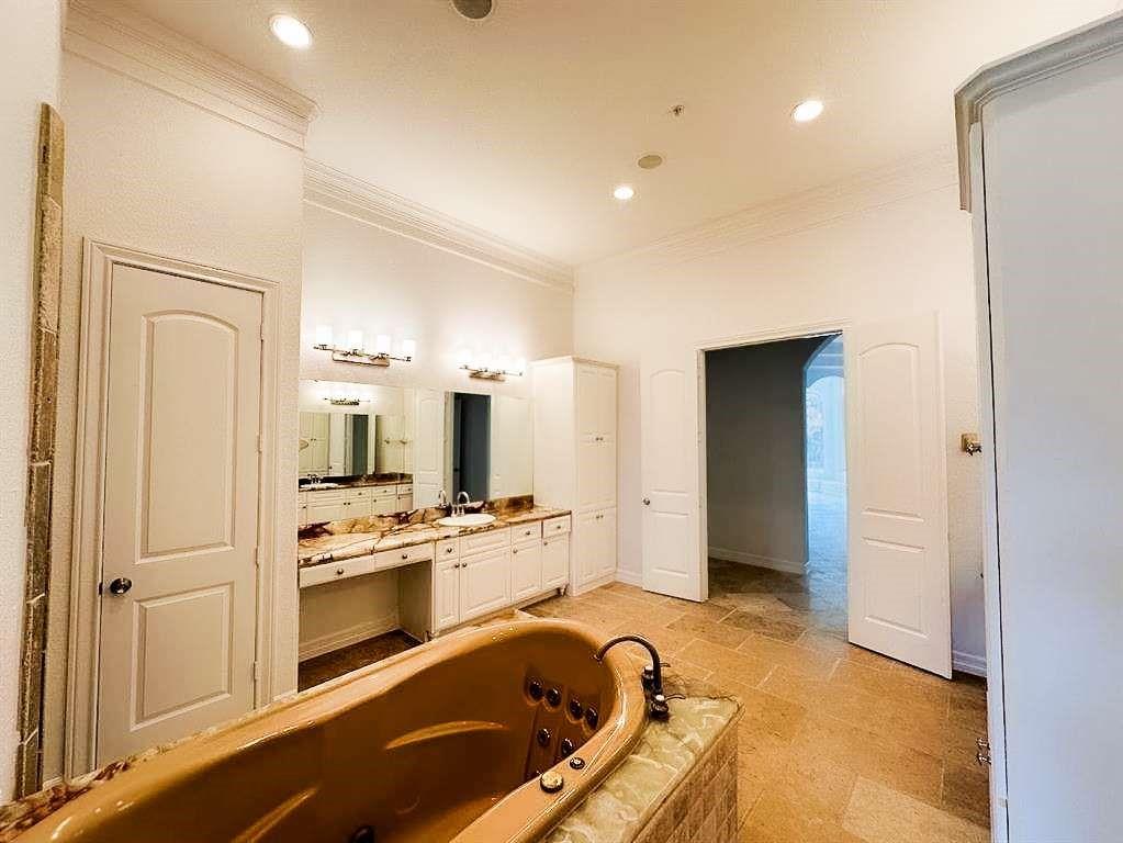 8422 Thompson Lake Drive, Missouri City, Texas image 13