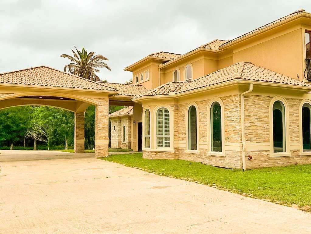 8422 Thompson Lake Drive