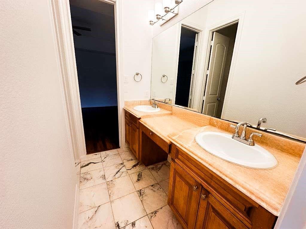 8422 Thompson Lake Drive, Missouri City, Texas image 41