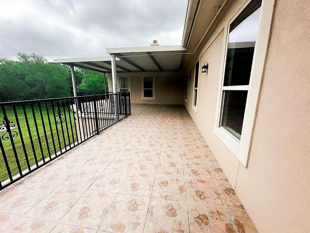 8422 Thompson Lake Drive, Missouri City, Texas image 43