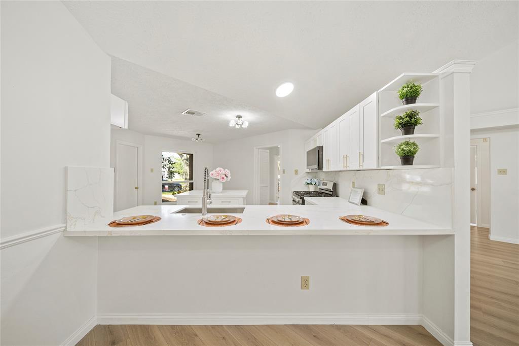 2923 Bentley Court, Pearland, Texas image 6