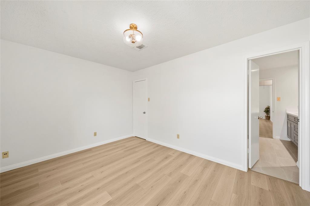 2923 Bentley Court, Pearland, Texas image 17