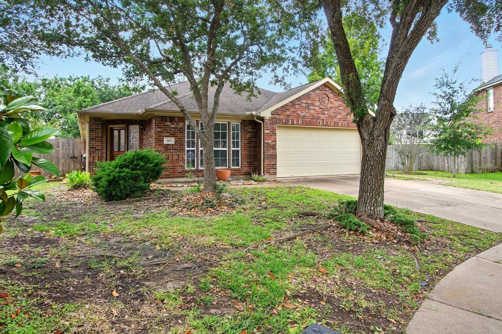 4602 Pompton Court, Pearland, Texas image 3