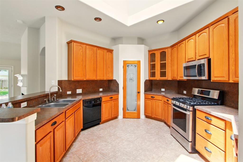 4602 Pompton Court, Pearland, Texas image 8