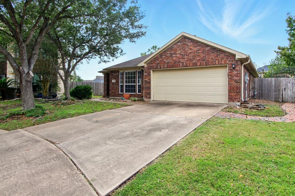 4602 Pompton Court, Pearland, Texas image 2