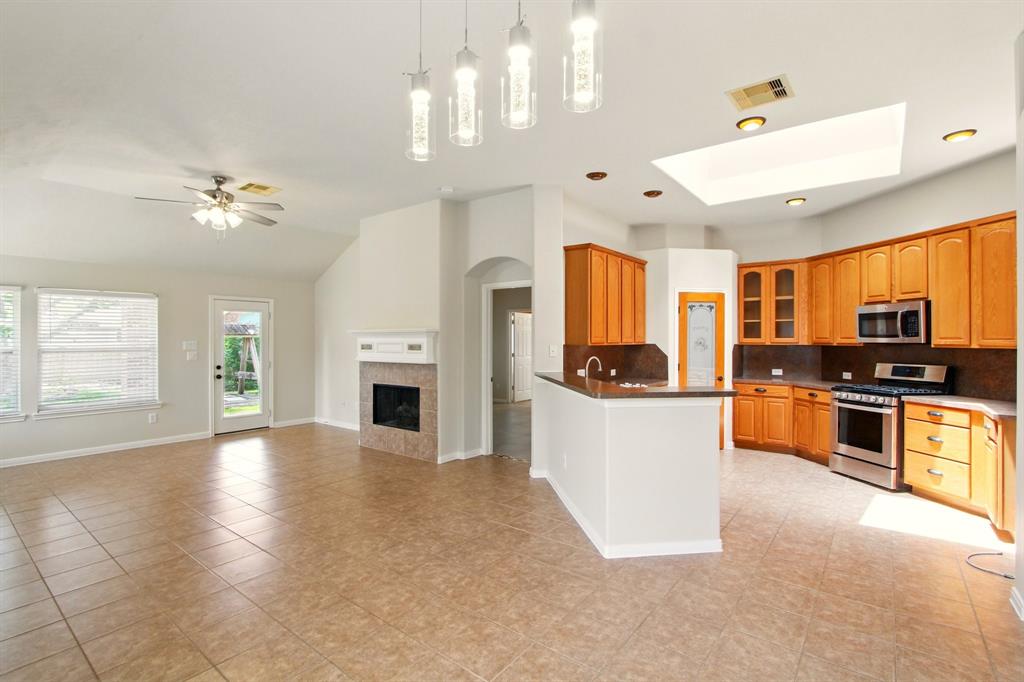 4602 Pompton Court, Pearland, Texas image 7