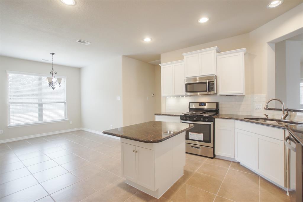 50 Hearthwick Place, The Woodlands, Texas image 8