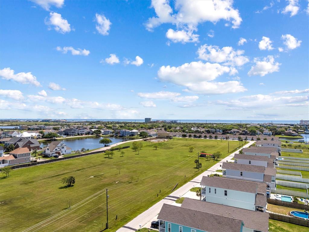 2411 103rd Street, Galveston, Texas image 4