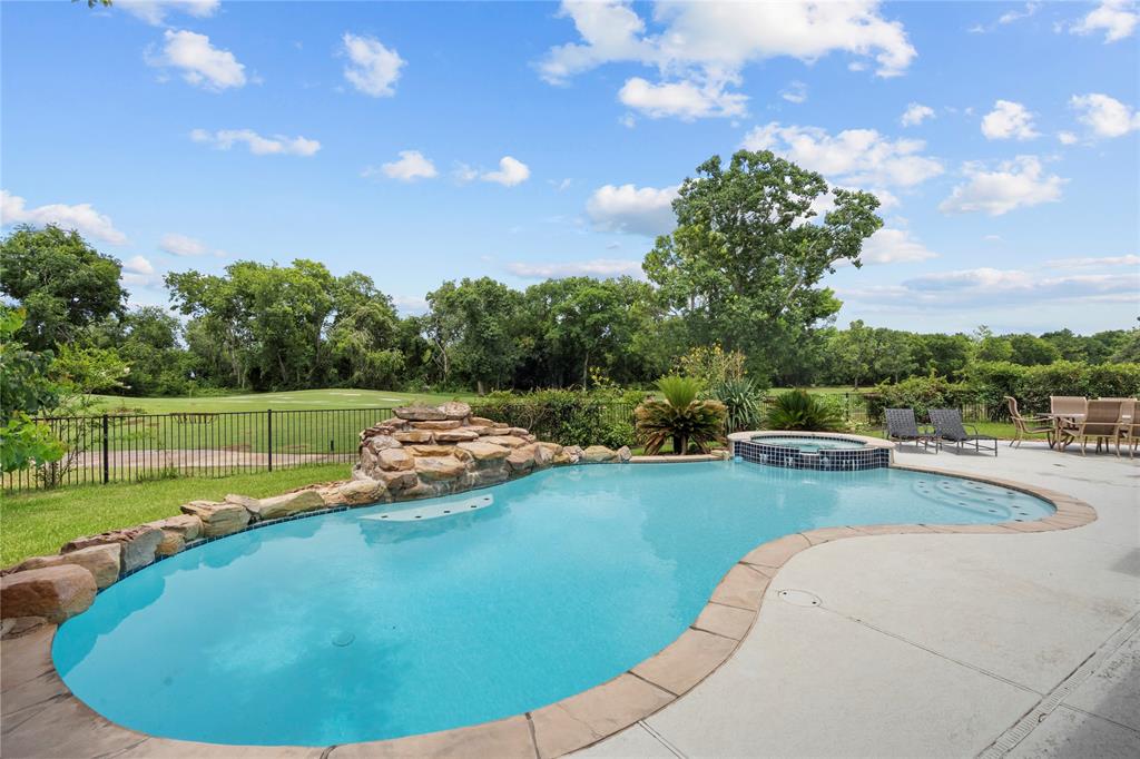 3111 E Cedar Hollow Drive