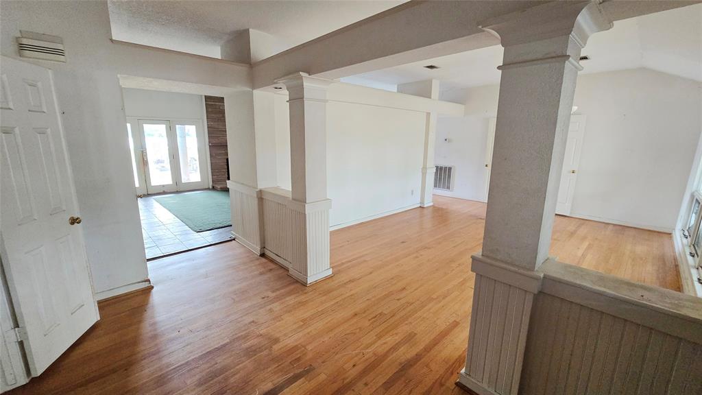 15302 Lakeview Drive