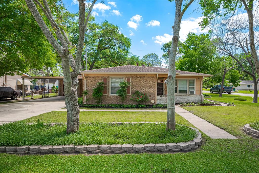 1919 Lenz Street, La Marque, Texas image 2