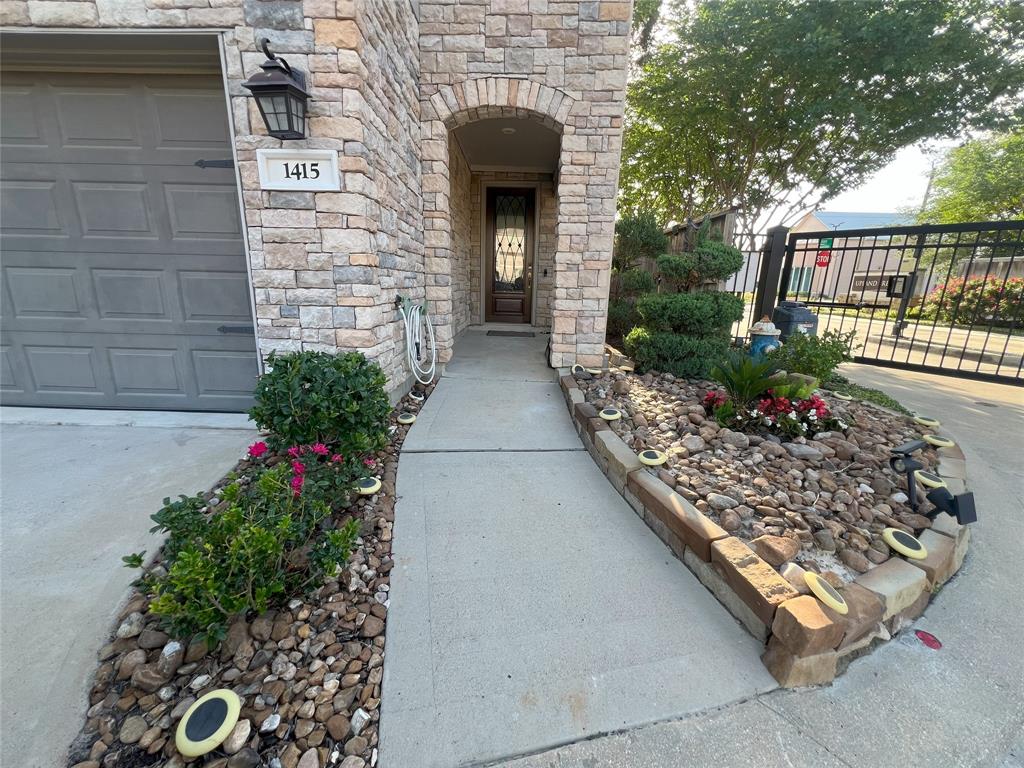 1415 Maple Stream Drive