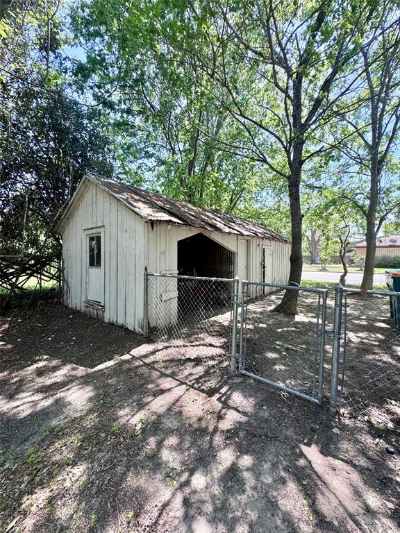 419 Main Street, La Grange, Texas image 6