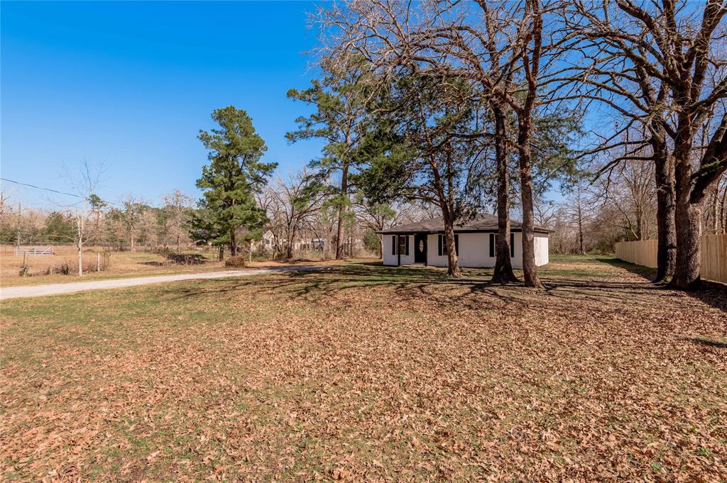 13 Merlin Spur, Huntsville, Texas image 1