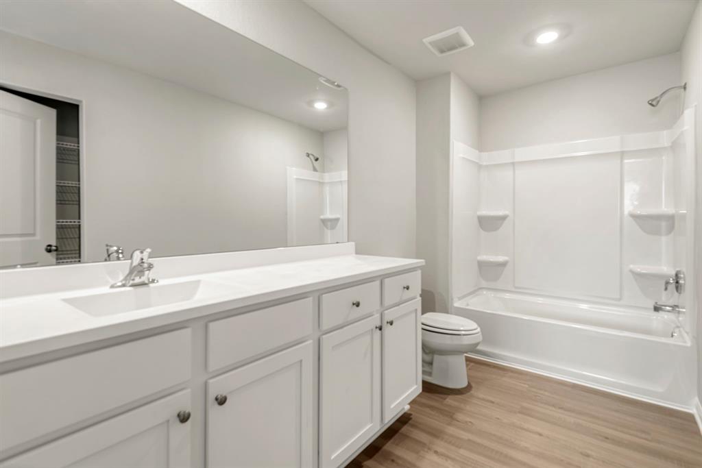8126 Sunberry Shadow Drive, Houston, Texas image 7