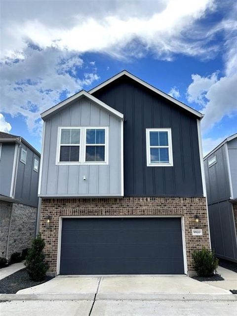 Photo of 9820 Rugged Oaks Drive, Houston, TX 77080 (MLS # 94399920)