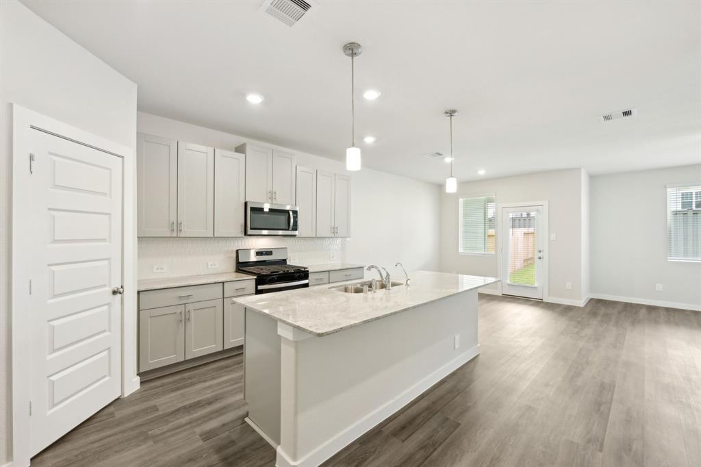 554 Avisa Drive, Kemah, Texas image 13