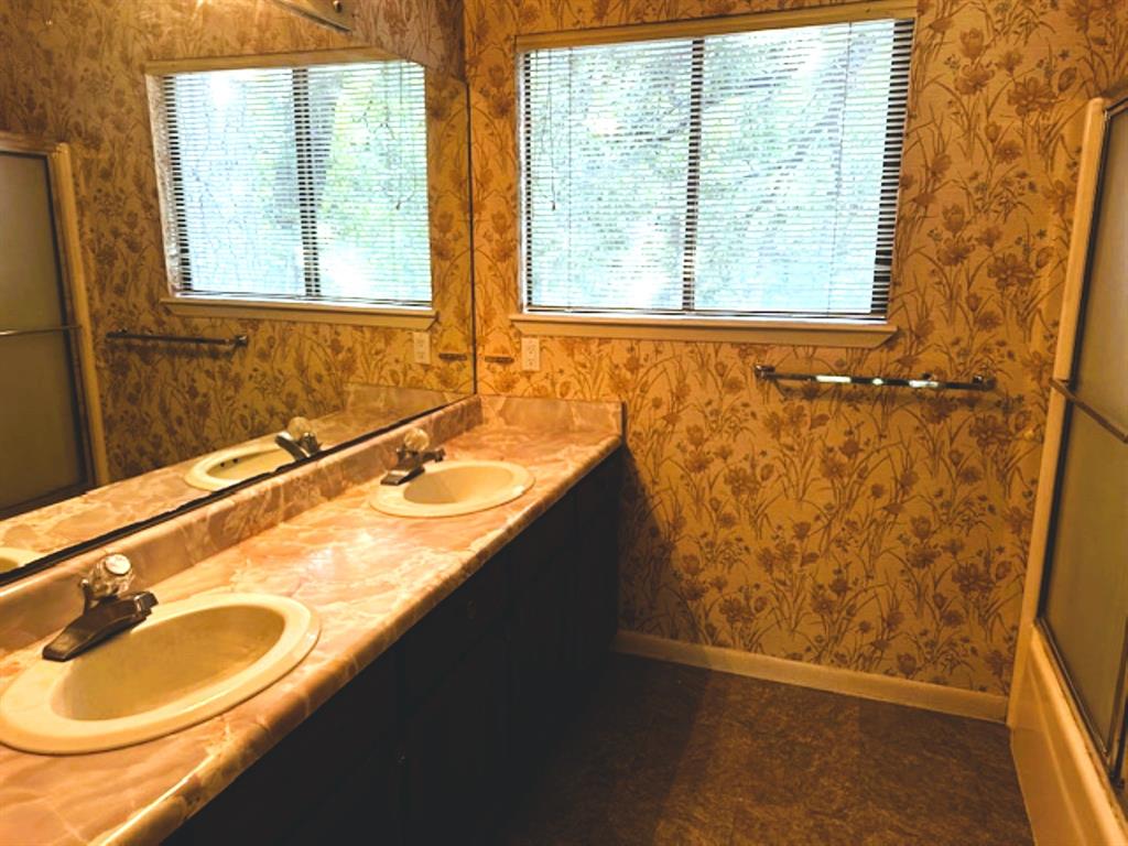 24476 Country Club Dr, Huntsville, Texas image 5