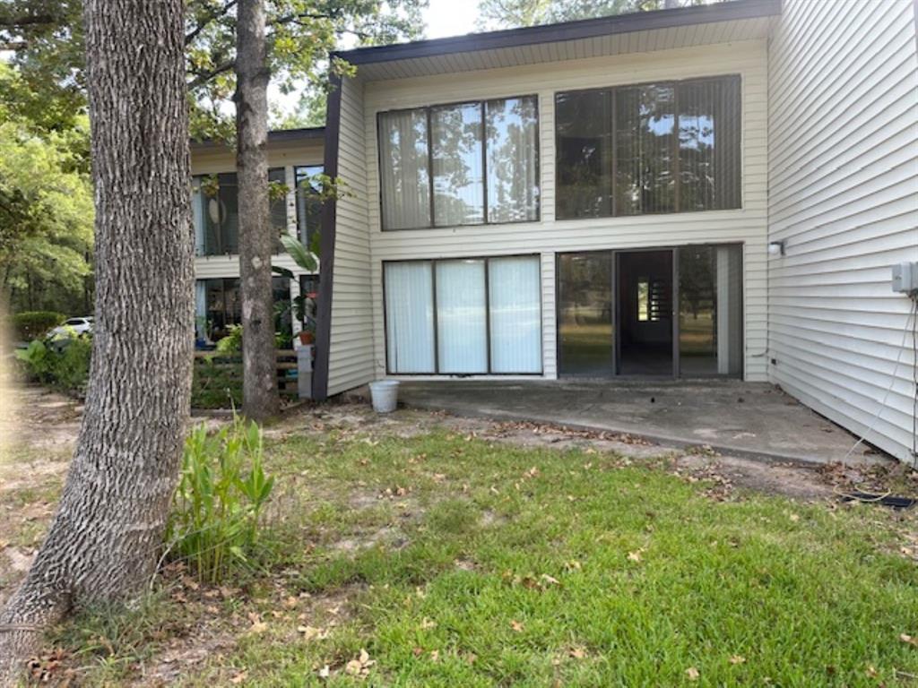 24476 Country Club Dr, Huntsville, Texas image 2