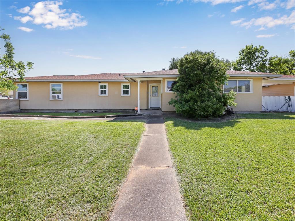 1755 W 10th Street, Freeport, Texas image 1
