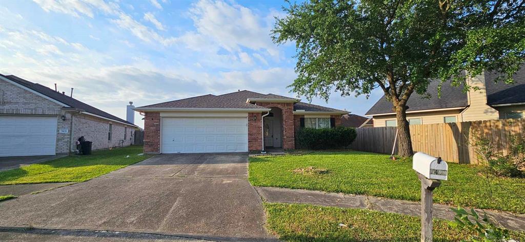 7402 Spring Creek Circle, Baytown, Texas image 3