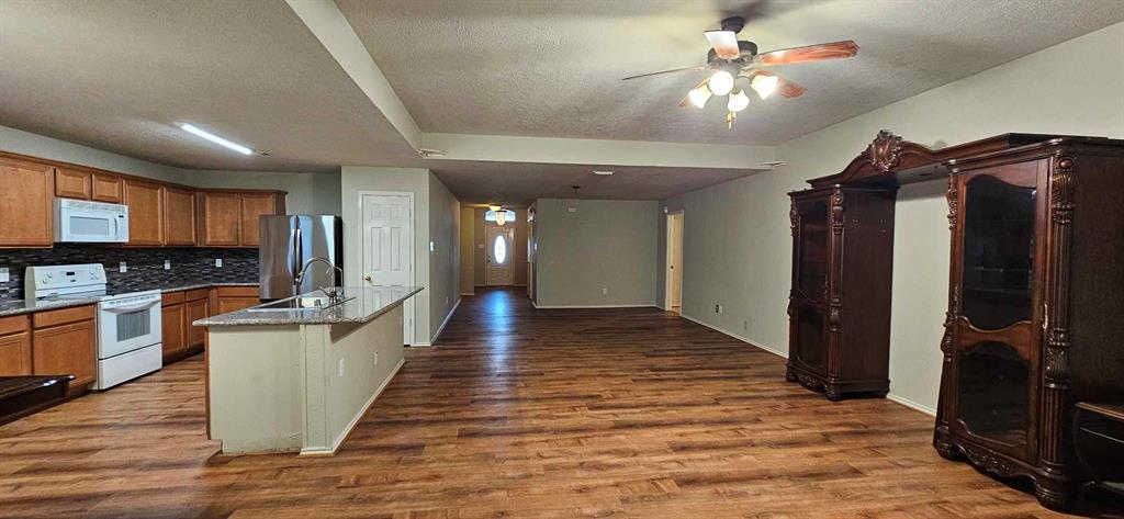 7402 Spring Creek Circle, Baytown, Texas image 14