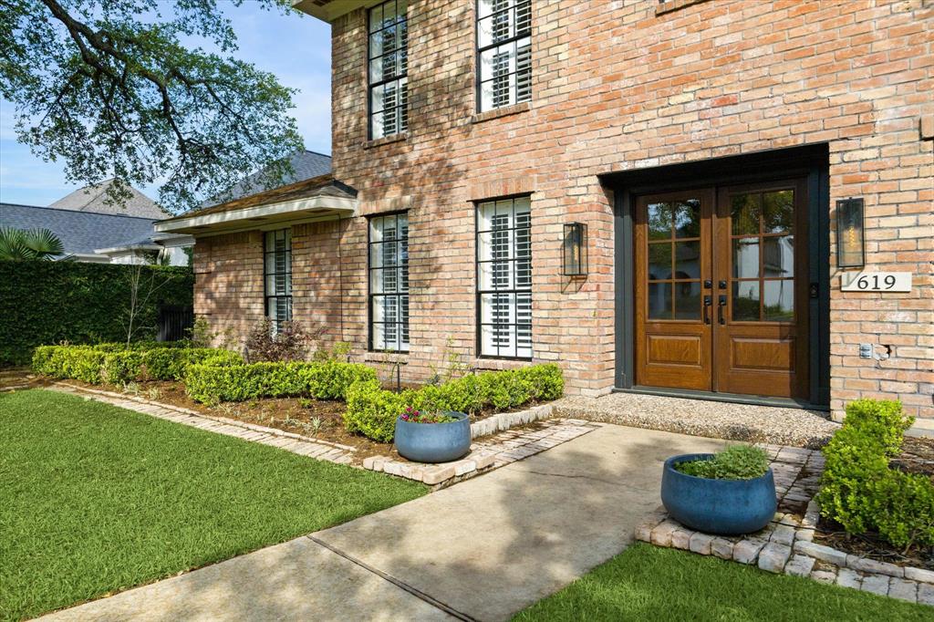 619 Chevy Chase Circle, Sugar Land, Texas image 3