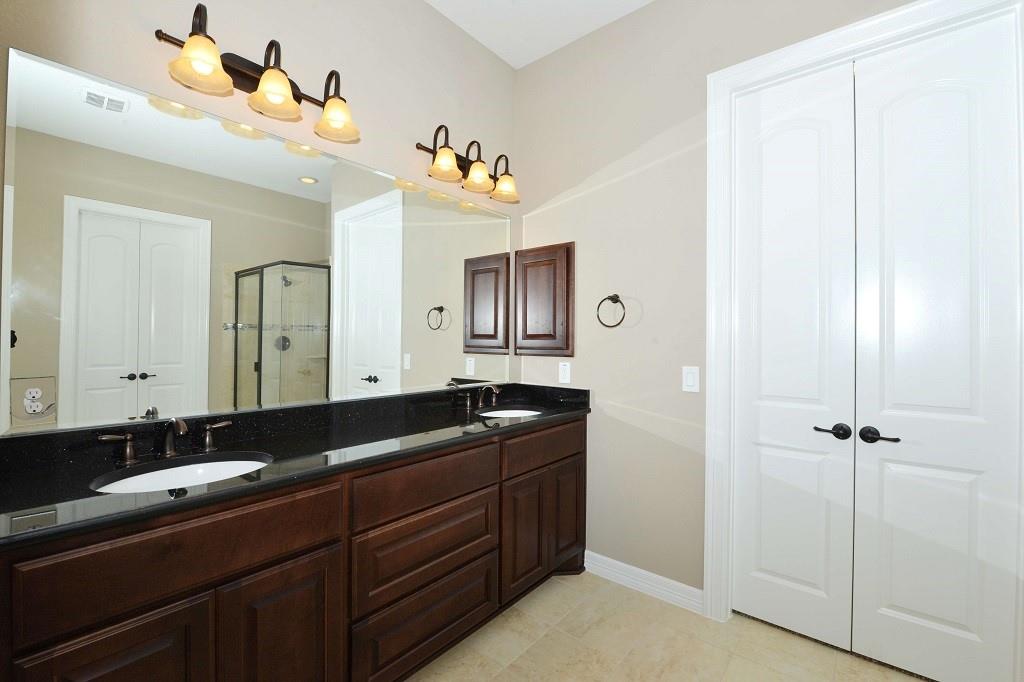 4914 Fairford Drive, Sugar Land, Texas image 13