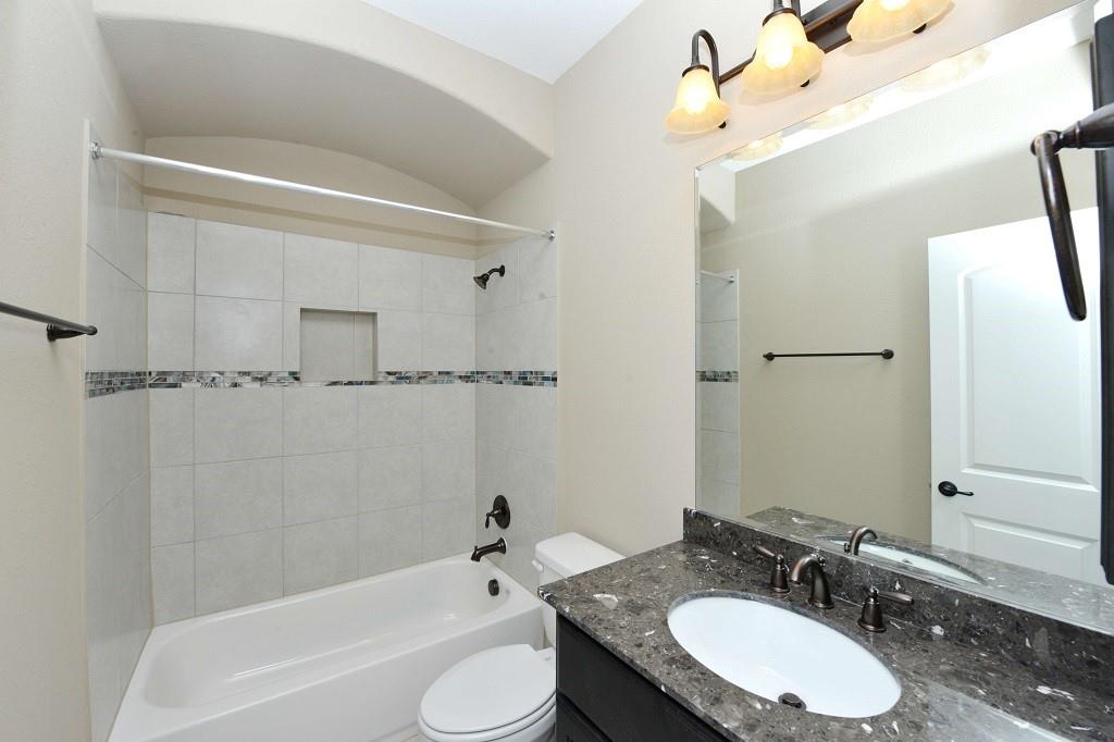 4914 Fairford Drive, Sugar Land, Texas image 24