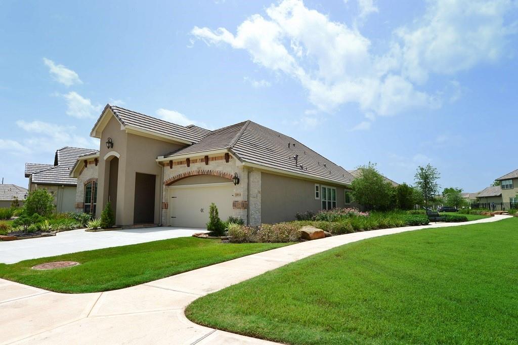 4914 Fairford Drive, Sugar Land, Texas image 2