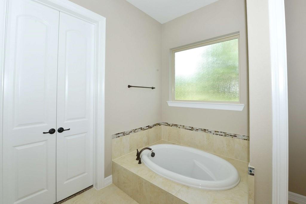 4914 Fairford Drive, Sugar Land, Texas image 14