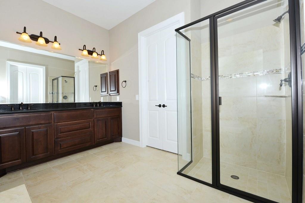4914 Fairford Drive, Sugar Land, Texas image 12