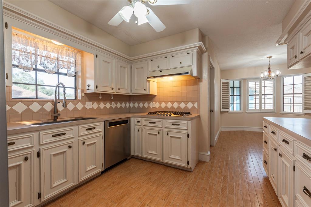 602 Bradshire Court, Deer Park, Texas image 7