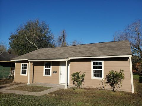 Photo of 5225 Anzio Road, Houston, TX 77033 (MLS # 80363163)