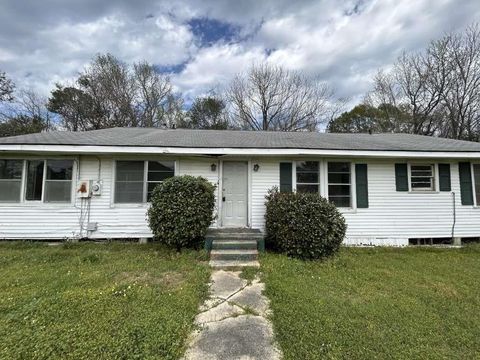 Photo of 509 E Martin Luther King Boulevard, Jasper, TX 75951 (MLS # 44355428)