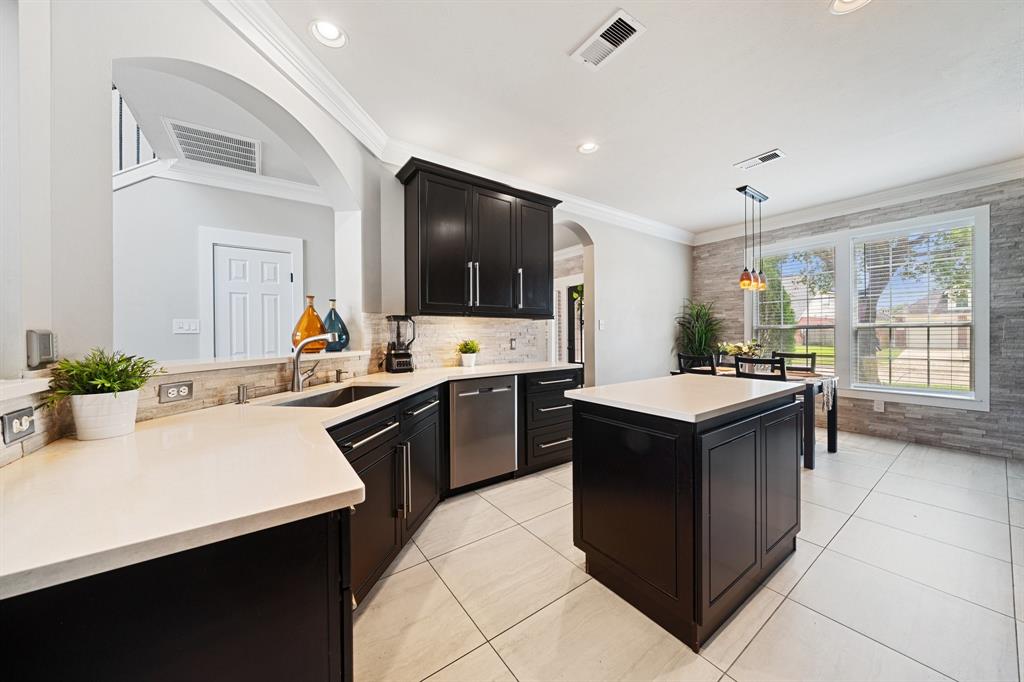 6218 Southcott Court, Katy, Texas image 17