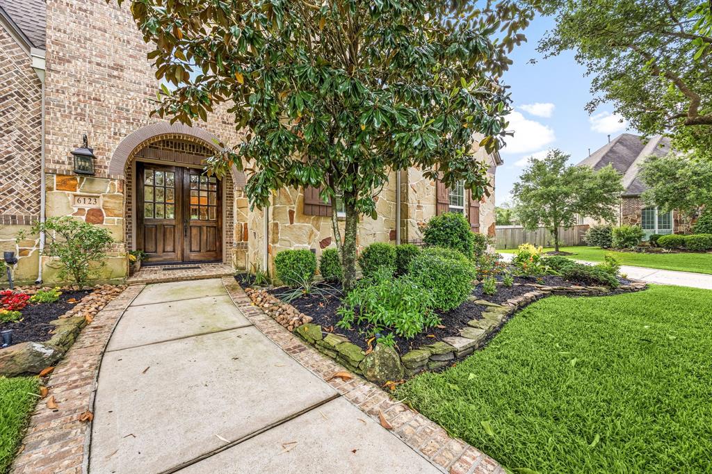6123 Majestic Pines Drive, Kingwood, Texas image 4