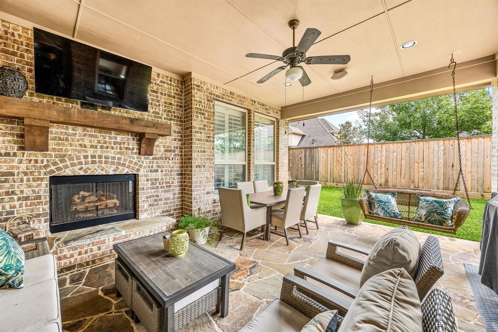 6123 Majestic Pines Drive, Kingwood, Texas image 3