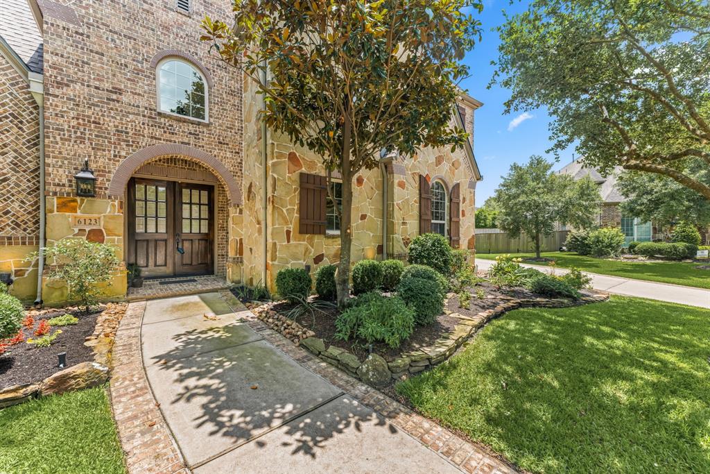6123 Majestic Pines Drive