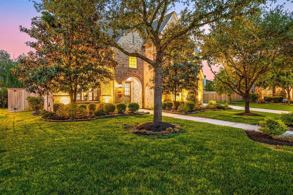 6123 Majestic Pines Drive, Kingwood, Texas image 2