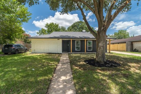 Photo of 11239 Sagecanyon Drive, Houston, TX 77089 (MLS # 68747049) Photo of 11239 Sagecanyon Drive, Houston, TX 77089 (MLS # 68747049)