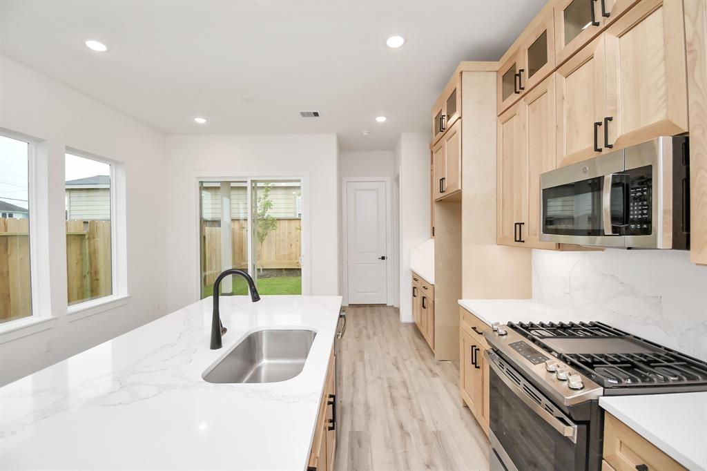 4326 Avron Drive, Stafford, Texas image 21