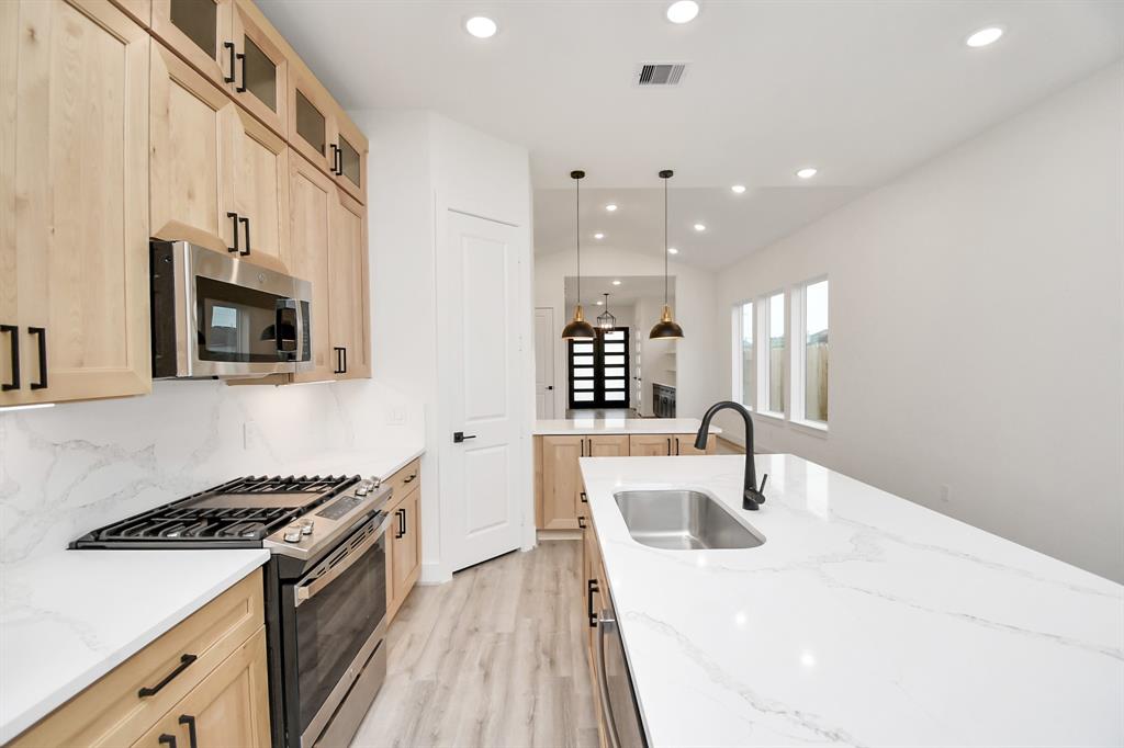 4326 Avron Drive, Stafford, Texas image 20