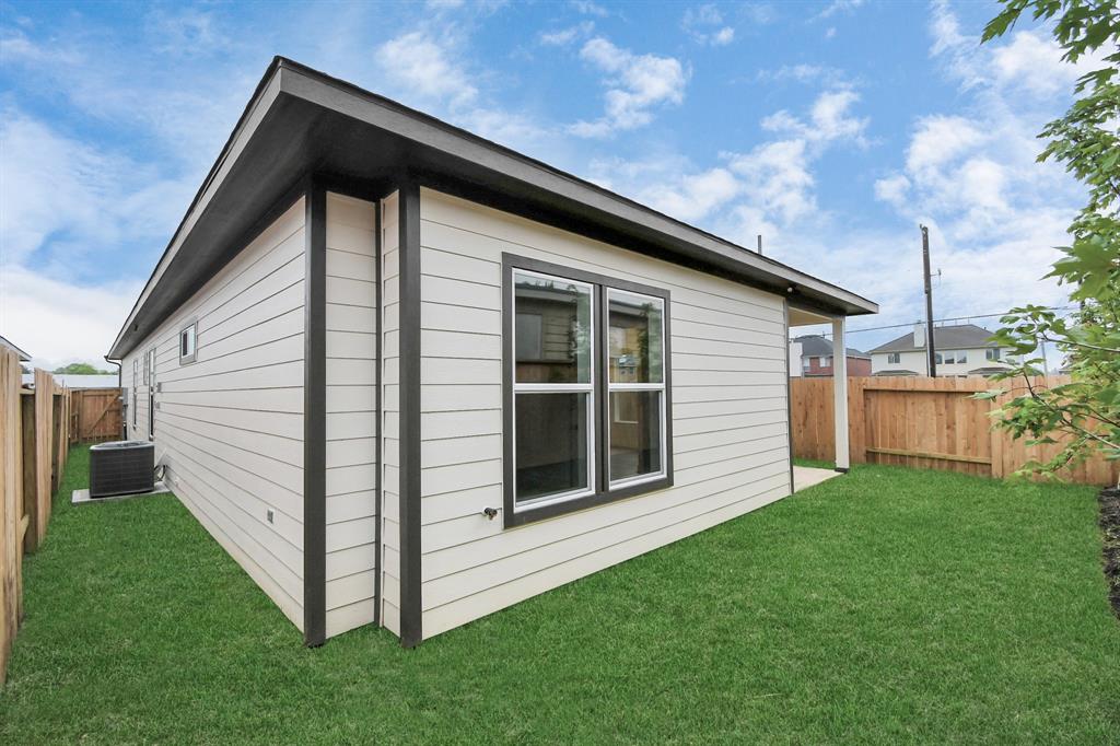4326 Avron Drive, Stafford, Texas image 33