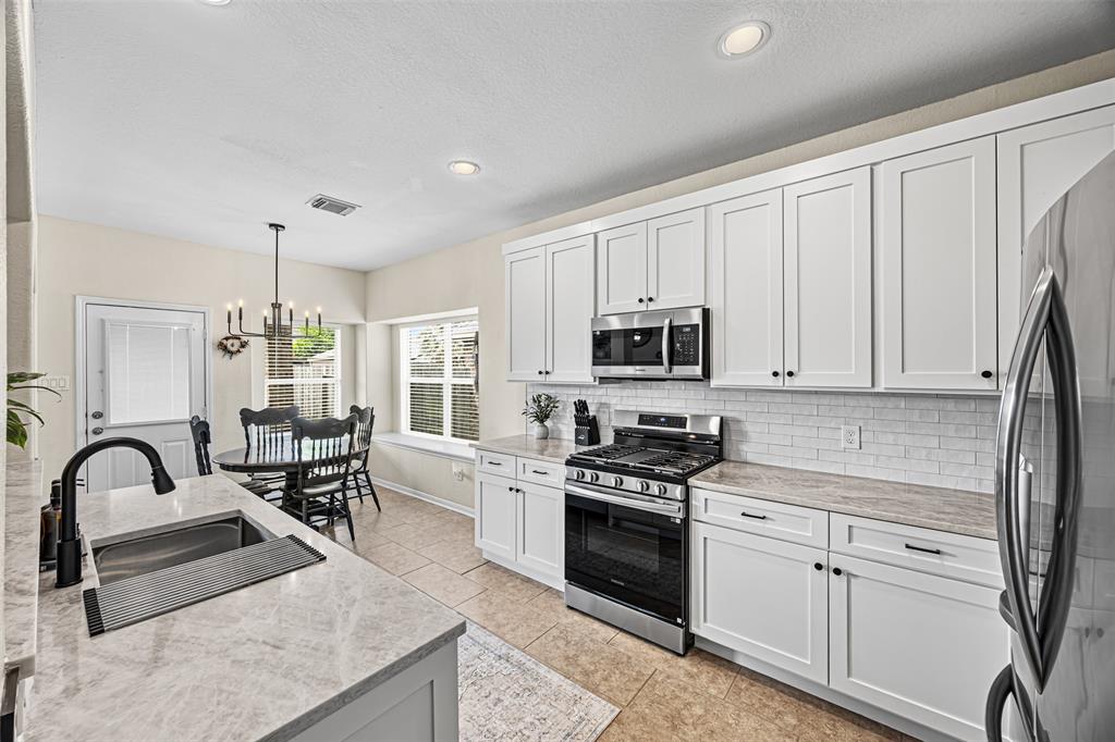 5022 Bay Lane, Bacliff, Texas image 7